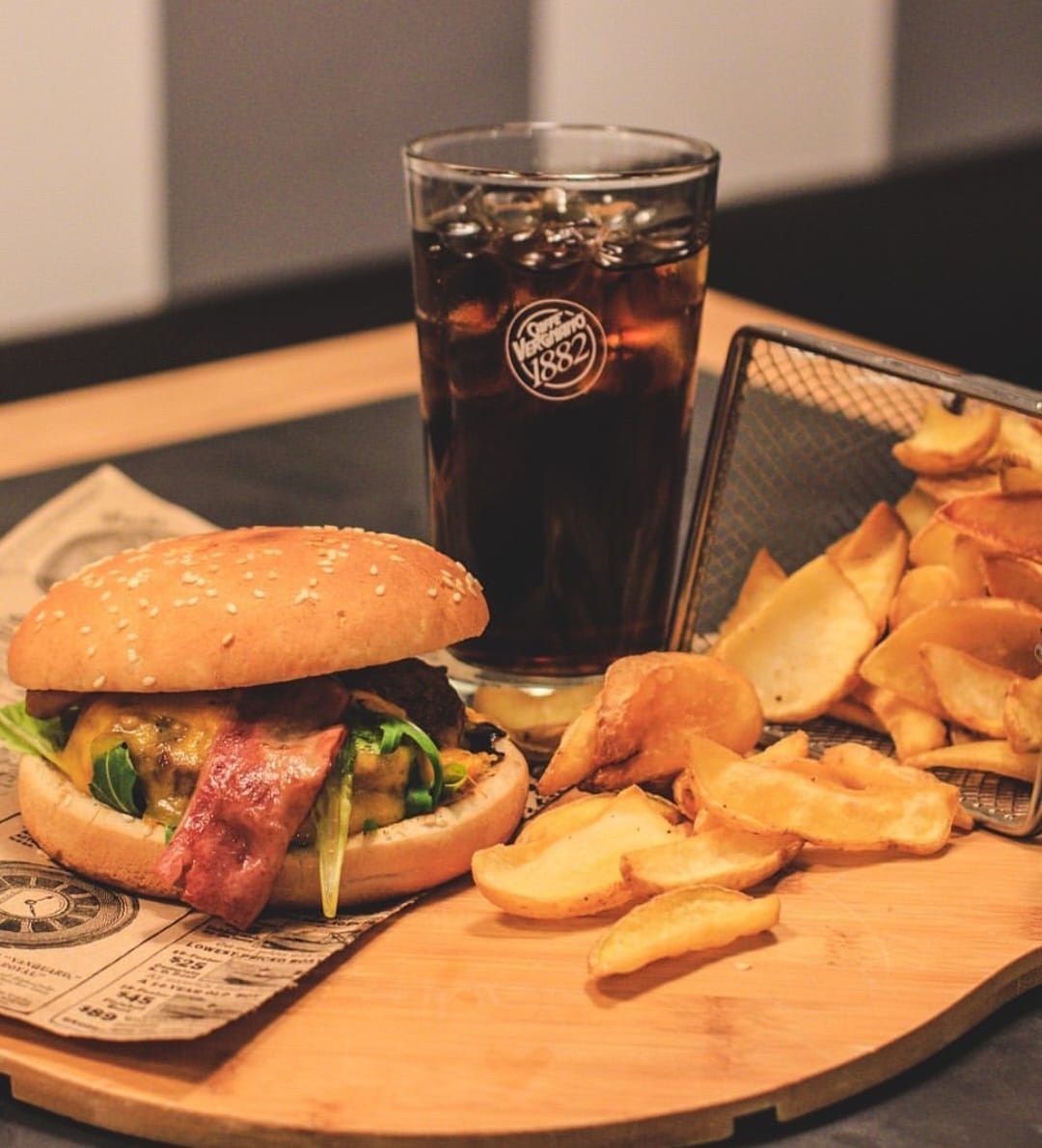 Panino con Hamburger e Patatine Bistrot 1882 Arcore